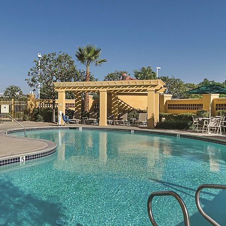La Quinta Inn & Suites By Wyndham Ontario Airport Bagian luar foto