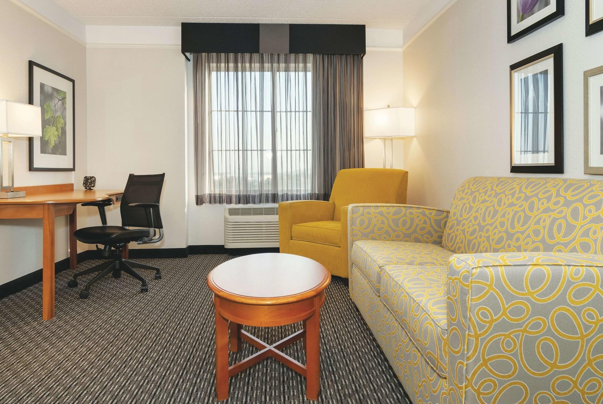 La Quinta Inn & Suites By Wyndham Ontario Airport Bagian luar foto
