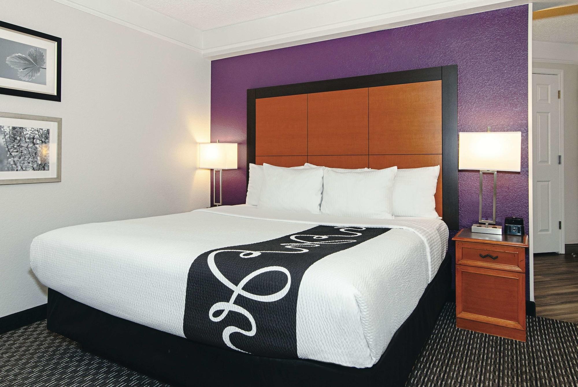 La Quinta Inn & Suites By Wyndham Ontario Airport Bagian luar foto