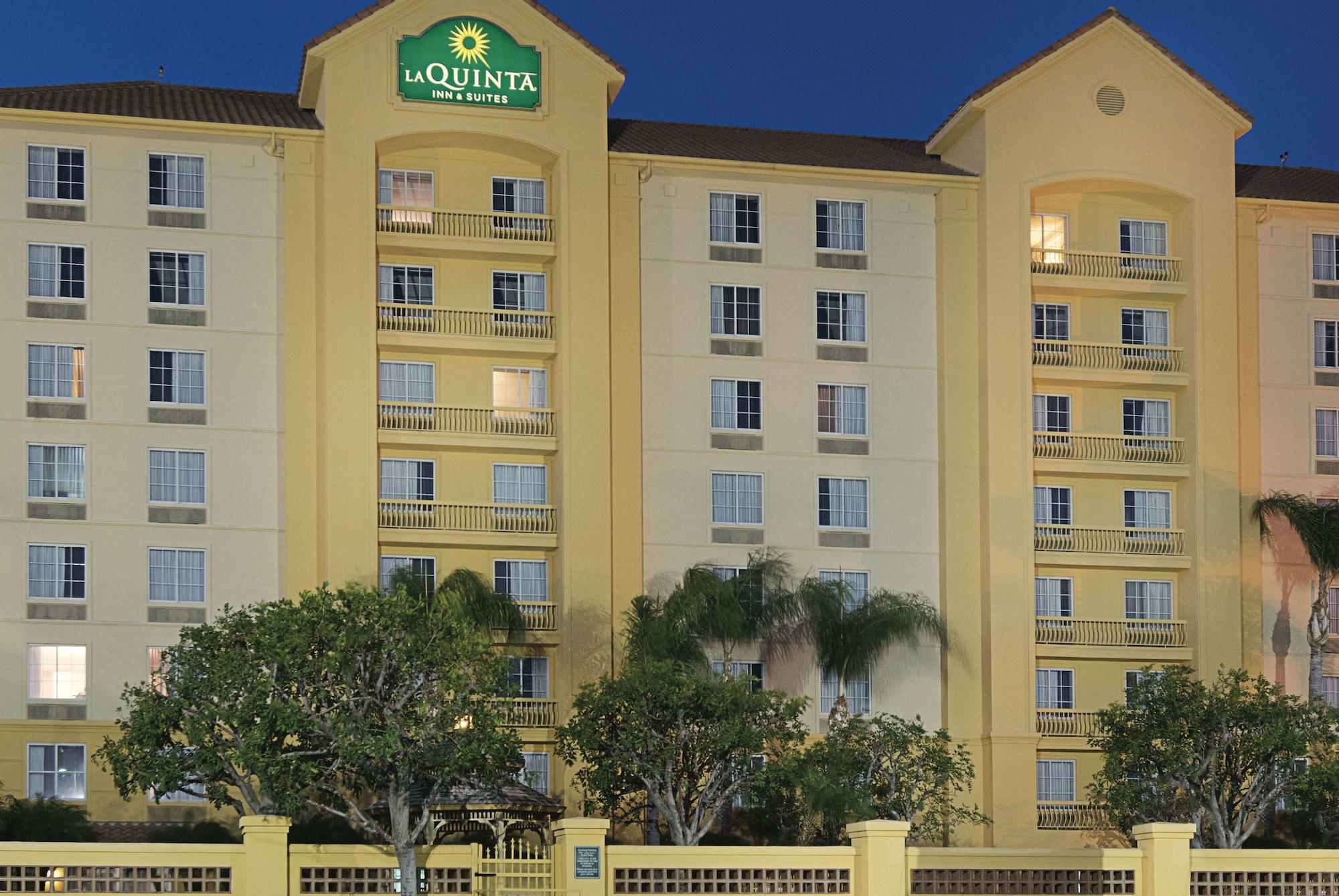 La Quinta Inn & Suites By Wyndham Ontario Airport Bagian luar foto