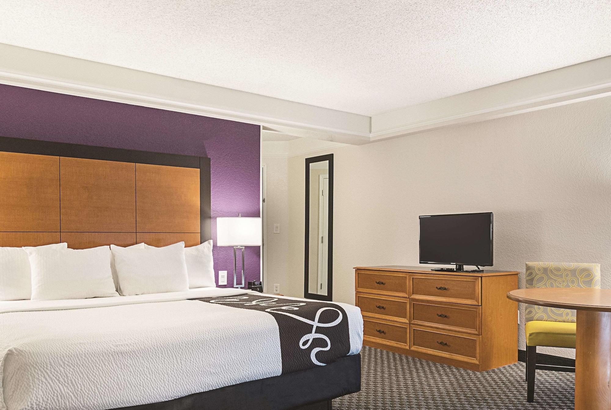 La Quinta Inn & Suites By Wyndham Ontario Airport Bagian luar foto