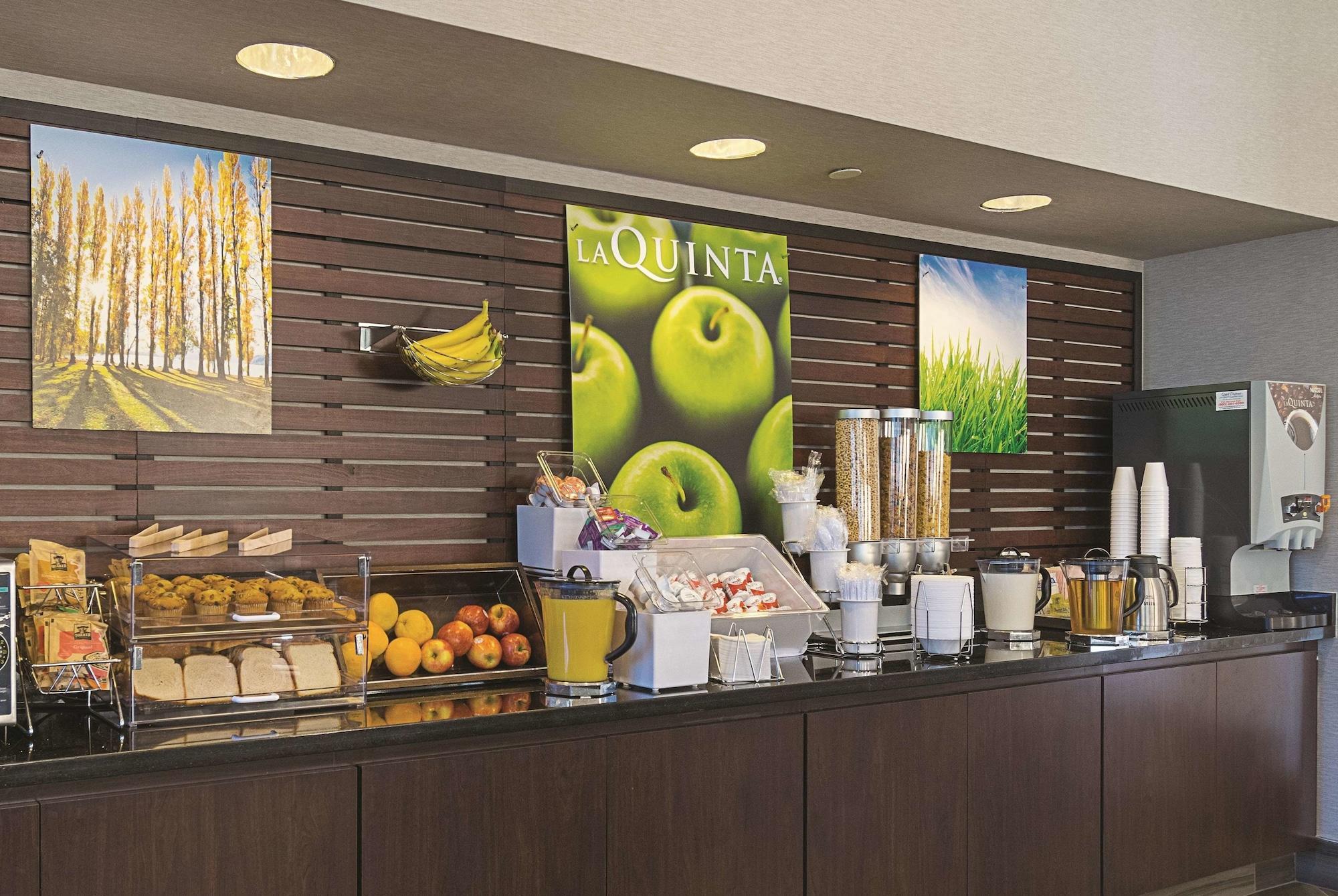 La Quinta Inn & Suites By Wyndham Ontario Airport Bagian luar foto