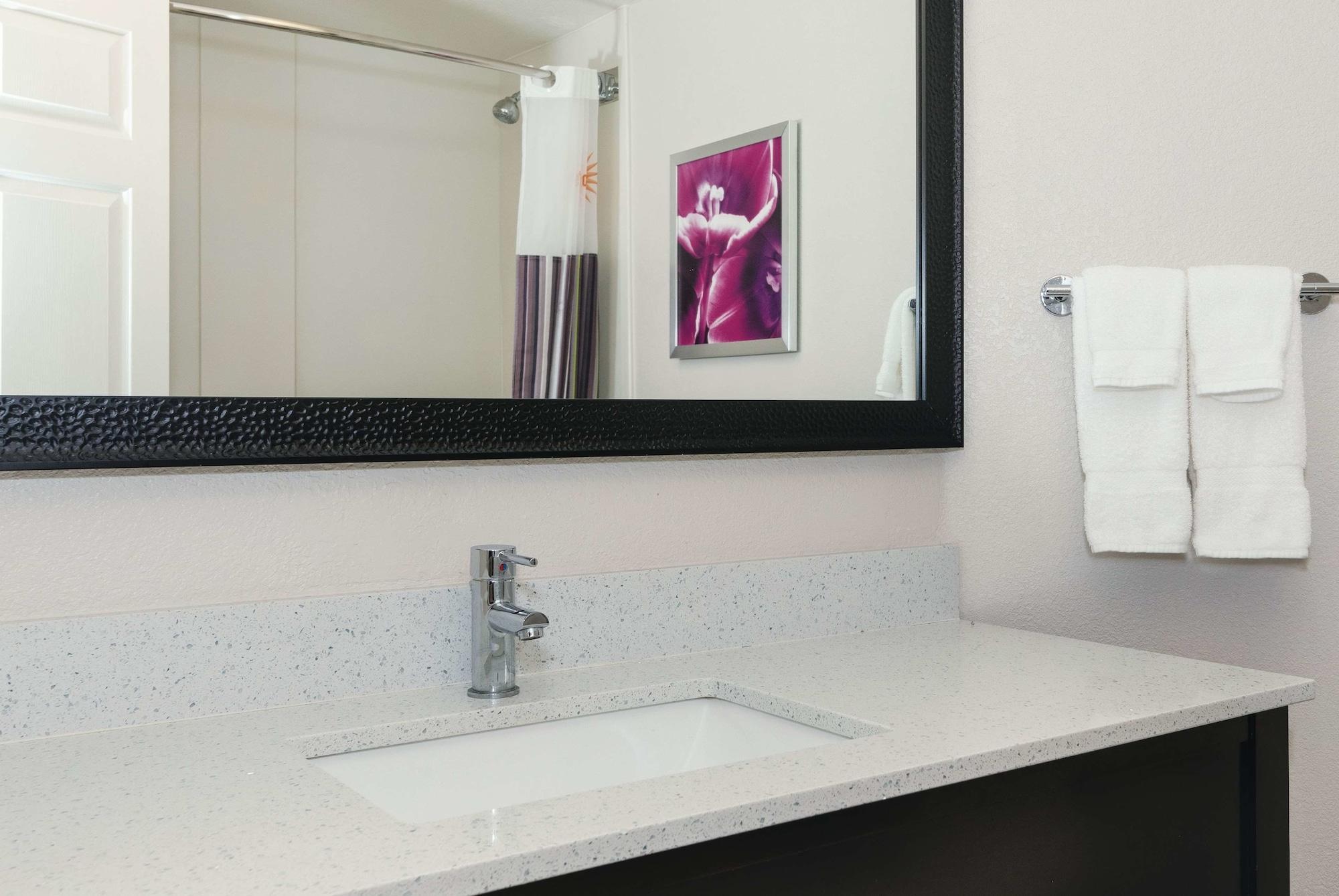 La Quinta Inn & Suites By Wyndham Ontario Airport Bagian luar foto