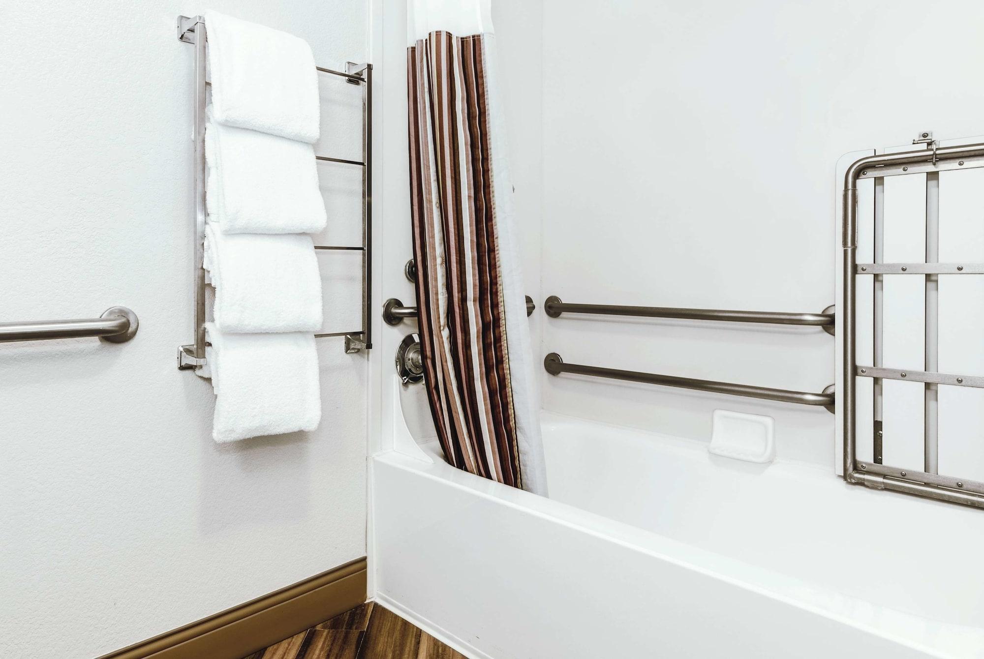 La Quinta Inn & Suites By Wyndham Ontario Airport Bagian luar foto