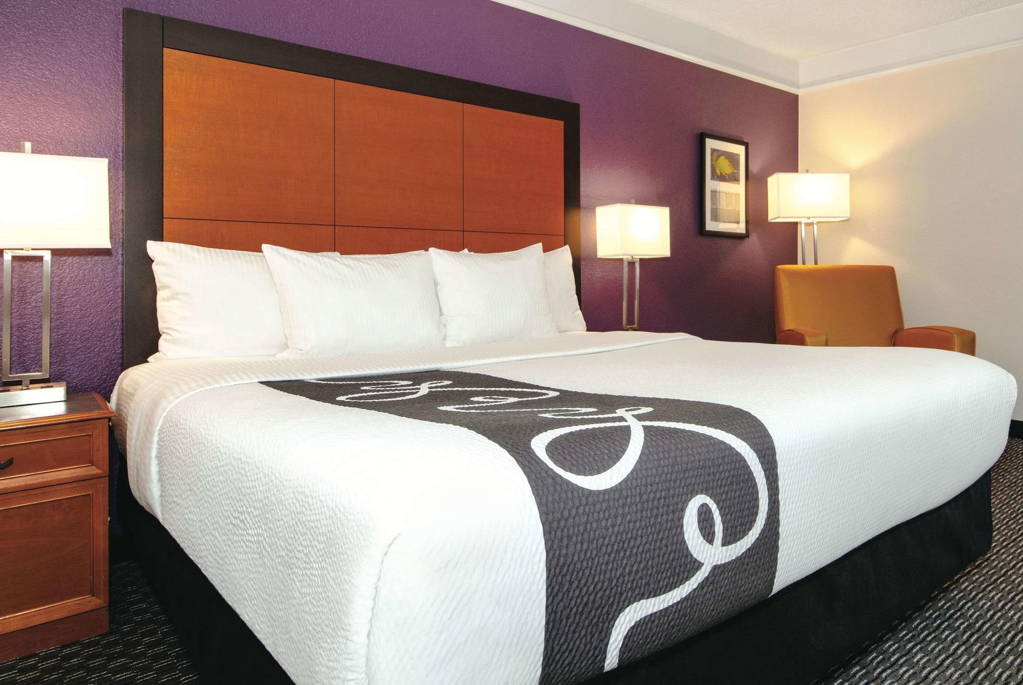 La Quinta Inn & Suites By Wyndham Ontario Airport Bagian luar foto