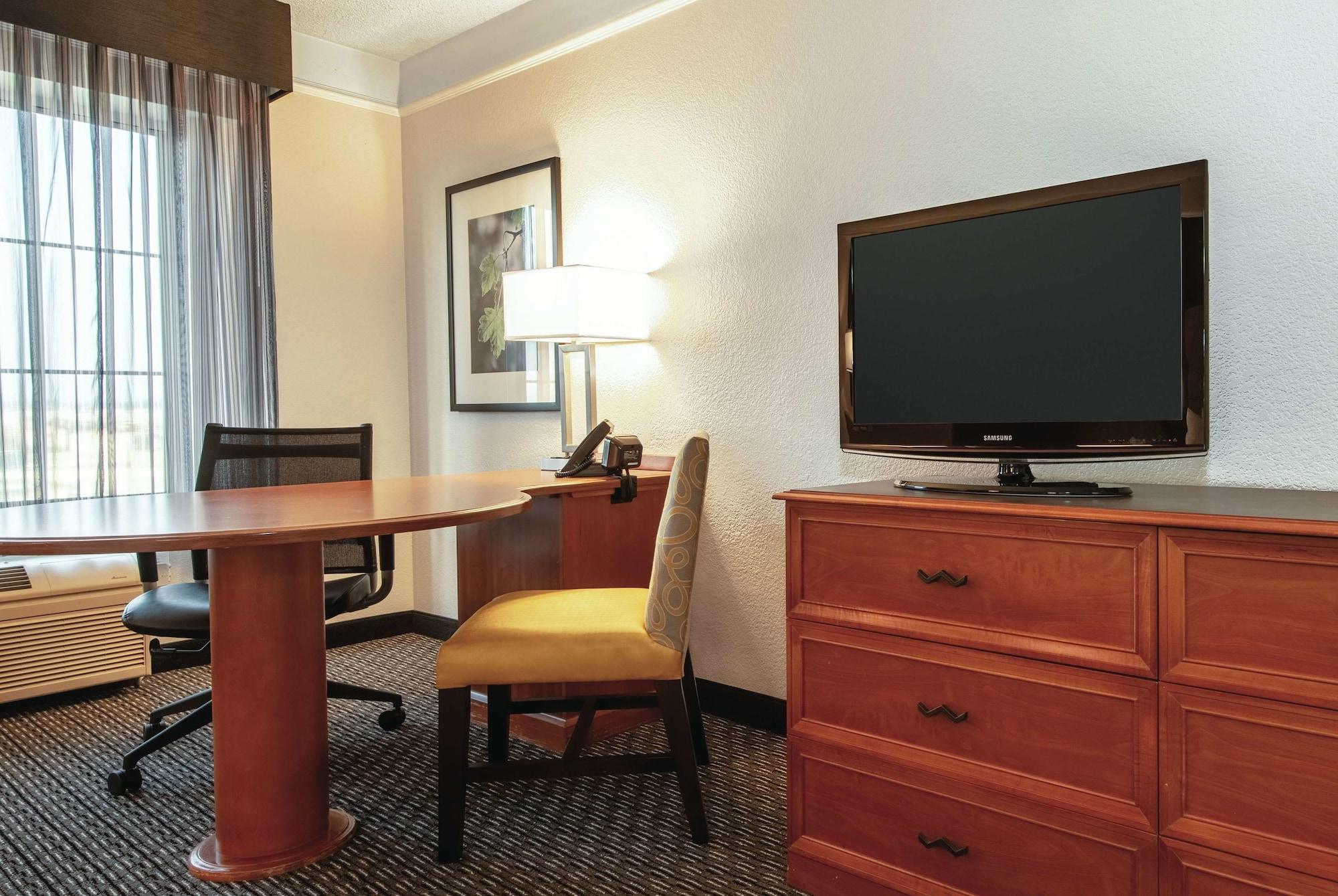 La Quinta Inn & Suites By Wyndham Ontario Airport Bagian luar foto
