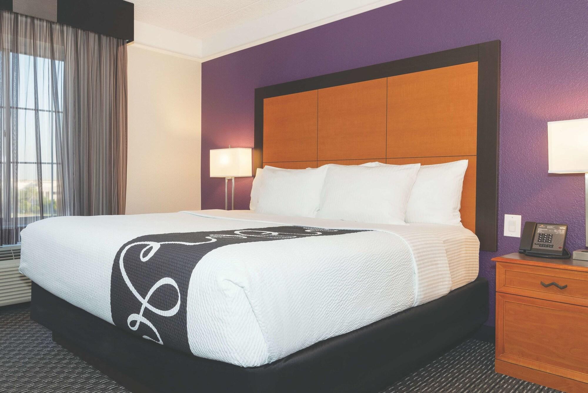 La Quinta Inn & Suites By Wyndham Ontario Airport Bagian luar foto