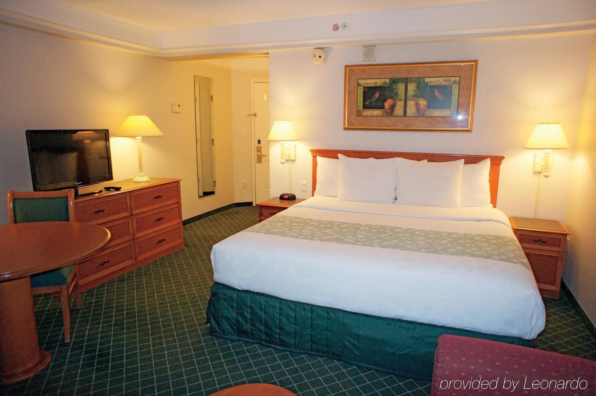 La Quinta Inn & Suites By Wyndham Ontario Airport Bagian luar foto