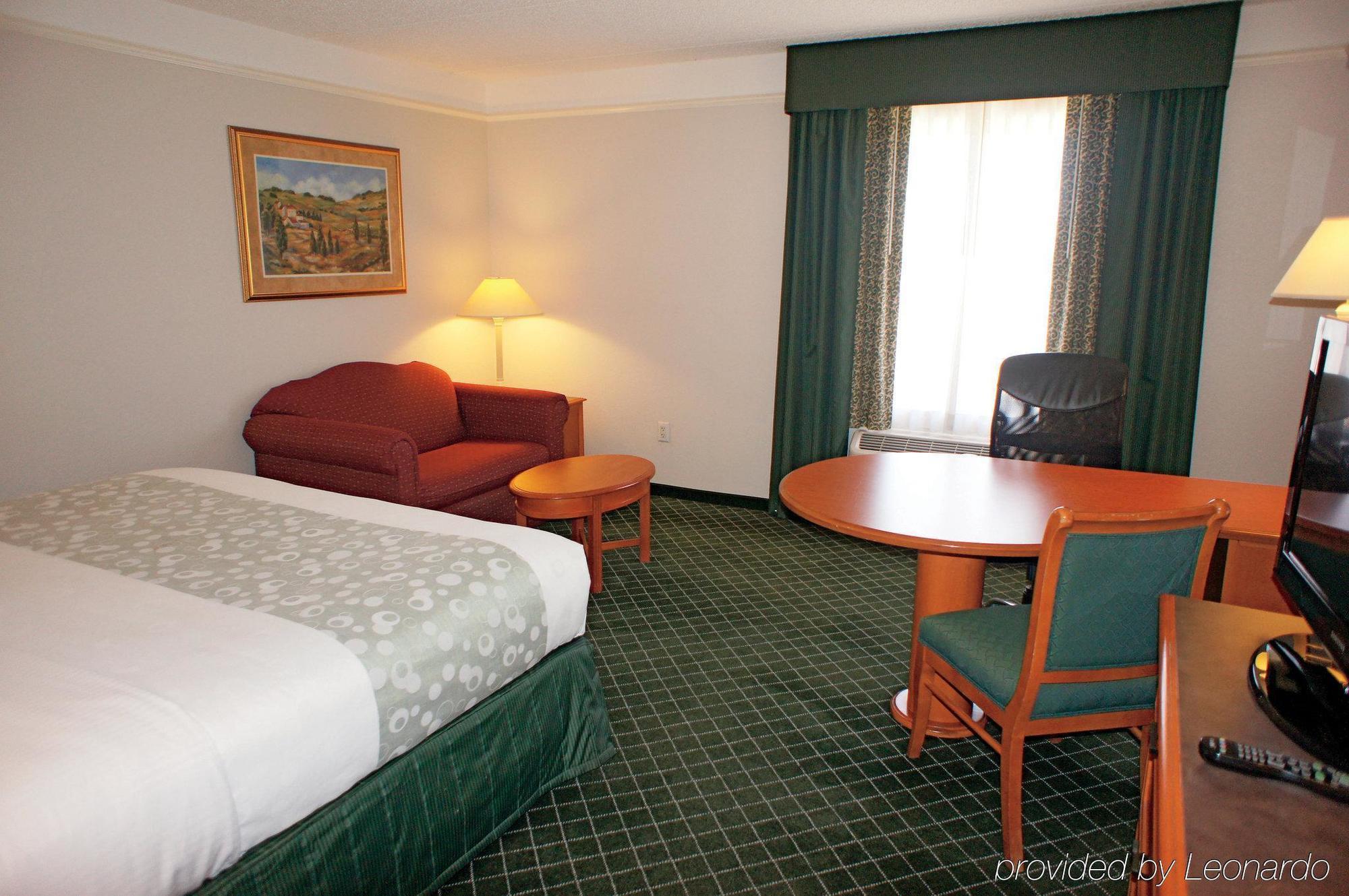 La Quinta Inn & Suites By Wyndham Ontario Airport Bagian luar foto