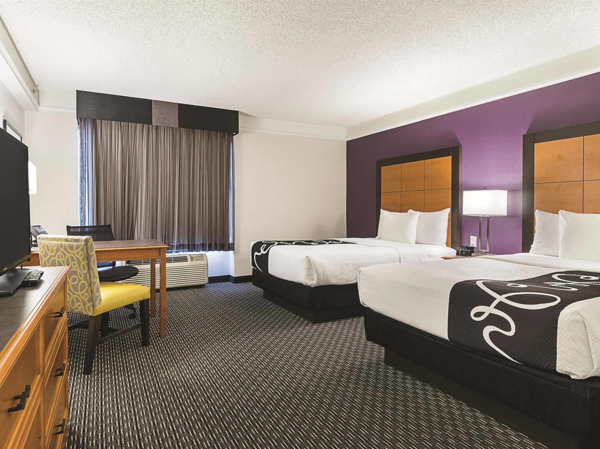 La Quinta Inn & Suites By Wyndham Ontario Airport Bagian luar foto