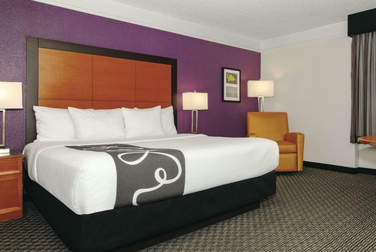 La Quinta Inn & Suites By Wyndham Ontario Airport Bagian luar foto